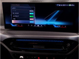 ドライバー中心に設計されたBMWのコクピットはナビゲーションシステムもドライバーーが見やすい角度に調整されております。