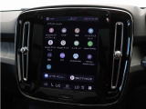 Google搭載のボルボなら、車内にいながら多彩なデジタルライフをお楽しみいただけます。Google Playから必要なアプリをダウンロードして、有意義な移動時間を楽しみましょう。