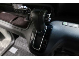 インパネシフトだから視線の移動も少なく足元もスッキリ♪運転席もゆったりしているのでゆとりを持ってドライブできますね!
