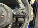 レーダークルーズコントロールを搭載しております。前車との距離をレーダーで測り一定の車間距離とスピードを保つとても便利な機能です。高速道路で楽に安心安全です!