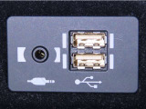 USB端子を装備しております。