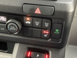 シートヒーター付き!直接体を温てくれるので寒い日の運転も快適です。