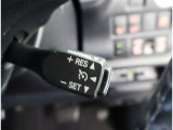 レーダークルーズコントロール(全車速追従機能付)付きです。車速に応じて追従支援してくれるので、ロングドライブも快適です。詳細は販売店スタッフまでおたずねください。