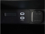 【USB接続】USB接続も可能です。スマートフォンと連動して音楽も再生可能です。