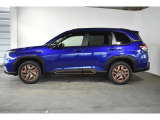 スバルの4WD(AWD)は直進安定性に優れ、日常走行から高速走行まで、さまざまなシーンで安心感に満ちた走りが愉しめます。それは悪路や泥道など左右のタイヤの路面状況が異なるシーンでも変わりません。