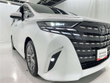 フォグランプ装着車です。暗い夜道の車両前方を明るく照らします