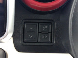 ヘッドアップディスプレイ(HUD)の操作スイッチです。表示のON/OFFや明るさを手元のボタンで簡単に調整できます。