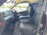 運転席からの視界が広く、安全な運転をサポートします。操作しやすい設計で、スムーズな運転操作が可能です。