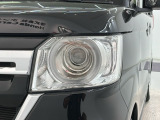 LEDヘッドライトは、点灯の瞬間から最大光量を発揮し、突然暗くなるトンネルなどでの安定感を高めます。