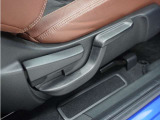 ◆シートハイトアジャスター◆運転席を上下に高さ調節ができます!運転ポジションを体格に合わせてシート調整できます。