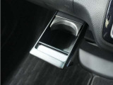 ◆ドリンクホルダー◆手の届きやすい場所にドリンクホルダーがあり、とても便利です。