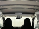 【オーバーヘッドシェルフ】 頭上にティッシュやファイルなどが収納できます