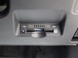 高速道路上に設置されたITSスポットと双方向通信を行うETC2.0ユニットは、ETC機能に加え、安全運転をサポートする交通情報を提供します。
