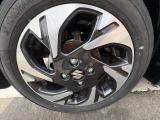 ☆お車についた傷やヘコミ、事故の修理もハヤシにお任せください。自社鈑金工場で修理ができますの安心です☆