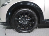 純正ホイールが車を引き締めてくれています。