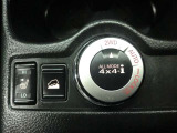 4WDのスイッチです!4WDにする必要の無い状態では2WDで走ります!!
