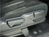 ◆シートハイトアジャスター◆運転席を上下に高さ調節ができます!運転ポジションを体格に合わせてシート調整できます。