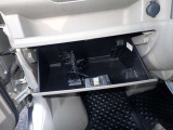 グローブボックスです!車検証入ります!