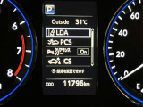 【クリアランスソナー】駐車、発進の低速走行時に障害物への接近を検知し、ブザーとディスプレイ表示でお知らせします。