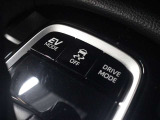 ドライブモードセレクト(エコ/ノーマル/パワー)や、モーターのみで静かな走行を実現する「EVドライブモード」が装備されています。