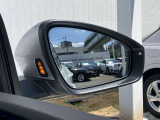 サイドアシスト装備 ドライバーの死角を並走する車両を検知します。ドアミラーの内側のLEDが点灯・点滅して事故の危険を知らせます。