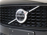 ワンペダルドライブとAWDが、V60 plug-in hybridの俊敏なパフォーマンスの源です。リラックスしたまま、なめらかで力強いパワーフィールをご堪能ください。