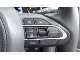 レーダークルーズコントロール(全車速追従機能付)付きです。車速に応じて追従支援してくれるので、ロングドライブも快適です。詳細は販売店スタッフまでおたずねください。