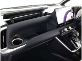 スタイリッシュなブラック系を基調とした内装色。