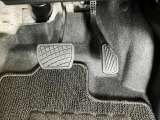 品質へのこだわり!フロアマットやシートなど車内をキレイに清掃し、ニオイや汚れなどを徹底的にクリーニングしてもらっております。室内はピカピカです☆