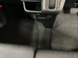 運転席から助手席への移動も簡単です。