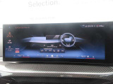 最新のカーブドディスプレイ搭載車です。