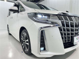 フォグランプ装着車です。暗い夜道の車両前方を明るく照らします