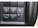車体が傾いた状態の時にヘッドライトの光の高さを上下に調整することが出来ます!
