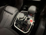 8速Mステップトロニック付AT I-driveコントローラーでモニター部分を操作します。直感的に使用することが可能です。