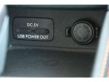 ソケット電源とUSB電源、携帯電話の充電もバッチリ