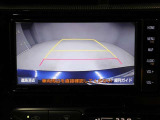 バックモニター装着車は後退時の強い味方です♪車庫入れや縦列駐車の際、後退操作の参考になるガイドラインをナビ画面に表示します。