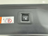 【パワーバックドア】ボタン一つでテールゲートが自動で開閉します。