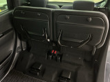 リアシート座面を持ち上げると、背の高い荷物を積むのに便利なトールモードに変身します!多彩なシートアレンジで使い勝手良好!