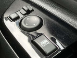 電動格納ミラーは駐車時や狭いとこなどやっぱりあると便利ですよ。
