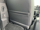 1列目シート背もたれには、収納ポケットが装備されています!