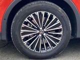18インチ純正アルミホイール+235/55R18タイヤを装着。