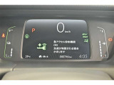 とっても見やすいメーターです。夜間時はラグジュアリーな気分にさせてくれる照明が魅力ですので、夜のドライブも楽しみになりますよ♪