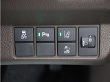 ホンダセンシングが装備されています。アダプティブレーダークルーズやレーンキープアシスト、車線逸脱防止機能なども備えていて、ロングドライブも快適で安全にお楽しみいただけます。