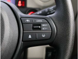 ホンダセンシング機能のクルーズコントロールはアクセル操作せず一定のスピードで走行するのはもちろん、前車との適切な車間距離も保ちます!車線内を走行できるようハンドル操作を支援する機能も付いています!
