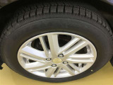 165/65R15スタットレスタイヤを装着しています