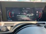 メーター内センターディスプレイには車の様々な設定や情報が表示されます。