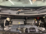 エンジンルームもクリーニング済みできれいですよ。日産の整備士がしっかりと丁寧に点検していますので安心してお乗りいただけます
