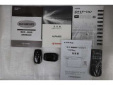 メンテナンスノート、取扱説明書です。メンテナンスノートにはその車の整備記録が事細やかに記録されています。車の履歴が判るとても重要な物です。車検証と一緒に大切に保管してくださいね!