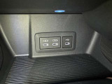 充電用USB端子付き。スマートフォンなどの充電に便利です。