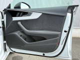 自動車保険もお任せください。Audi自動車保険プレミアムは、フロントガラス、タイヤパンク、ドアミラーの損害を補償する、Audiプレミアムケアが無償で付帯されます